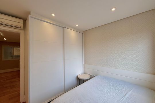 Suíte 1 de apartamento à venda com 3 quartos, 200m² em Cidade Monções, São Paulo