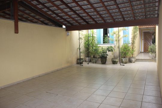 Garagem  de casa à venda com 4 quartos, 219m² em Vila Sao Judas Tadeu, Guarulhos