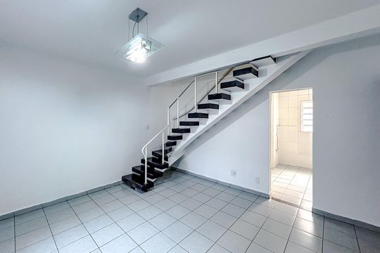 Sala de casa de condomínio à venda com 4 quartos, 108m² em Cidade Mãe do Céu, São Paulo