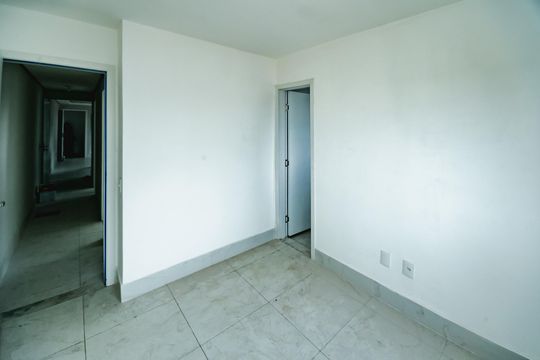 Apartamento à venda com 3 quartos, 201m² em Vila Cloris, Belo Horizonte