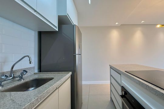 Cozinha   de apartamento à venda com 1 quarto, 64m² em Vila Cordeiro, São Paulo