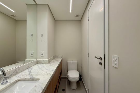 Banheiro Suíte  de apartamento à venda com 1 quarto, 64m² em Vila Cordeiro, São Paulo