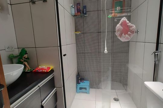 Banheiro de casa à venda com 2 quartos, 91m² em Jardim Monte Alegre, Taboão da Serra