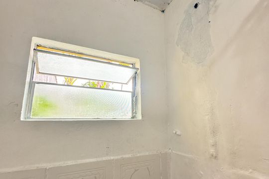 Banheiro de apartamento para alugar com 1 quarto, 30m² em Ingleses do Rio Vermelho, Florianópolis