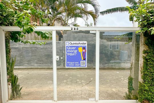 Plaquinha de apartamento para alugar com 1 quarto, 30m² em Ingleses do Rio Vermelho, Florianópolis