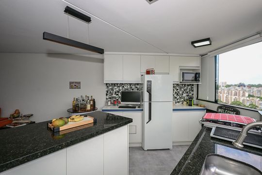 Cozinha de apartamento para alugar com 1 quarto, 97m² em Paraíso do Morumbi, São Paulo