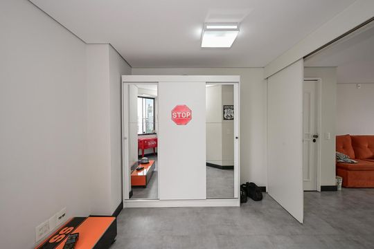 Corredor de apartamento para alugar com 1 quarto, 97m² em Paraíso do Morumbi, São Paulo