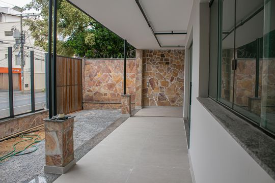 Área externa de casa à venda com 5 quartos, 271m² em Colégio Batista, Belo Horizonte