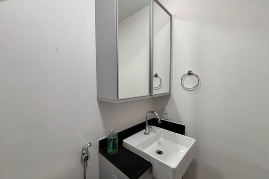 Banheiro de kitnet/studio para alugar com 1 quarto, 25m² em Vila Olímpia, São Paulo