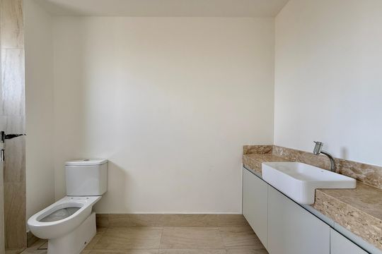 Banheiro Suíte 1 de apartamento à venda com 2 quartos, 112m² em Campo Belo, São Paulo