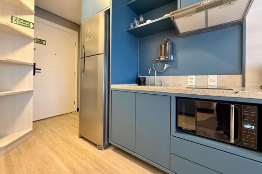 Cozinha de kitnet/studio para alugar com 0 quarto, 26m² em Jardim das Acacias, São Paulo