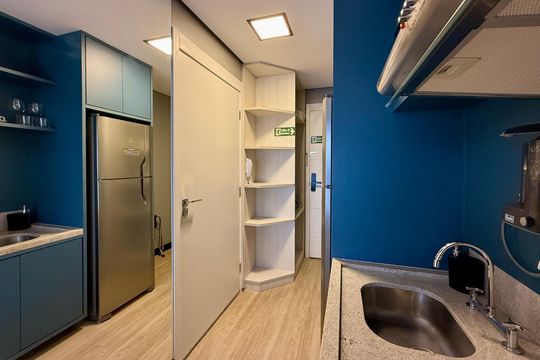 Cozinha de kitnet/studio para alugar com 0 quarto, 26m² em Jardim das Acacias, São Paulo
