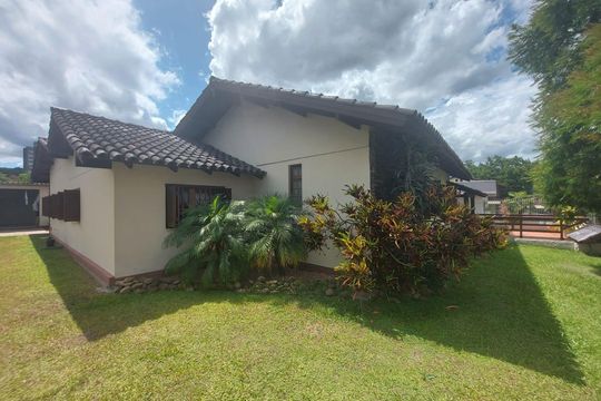 Casa à venda com 3 quartos, 221m² em São José, Novo Hamburgo