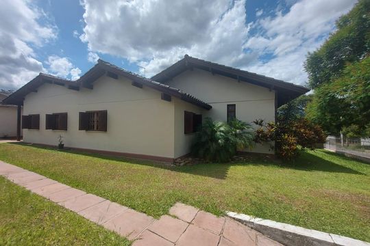 Casa à venda com 3 quartos, 221m² em São José, Novo Hamburgo