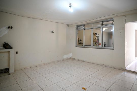 Garagem de casa à venda com 3 quartos, 150m² em Vila da Saúde, São Paulo