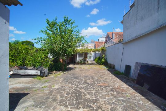 Quintal de casa à venda com 3 quartos, 600m² em Bom Jesus, Porto Alegre