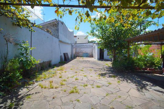 Quintal de casa à venda com 3 quartos, 600m² em Bom Jesus, Porto Alegre