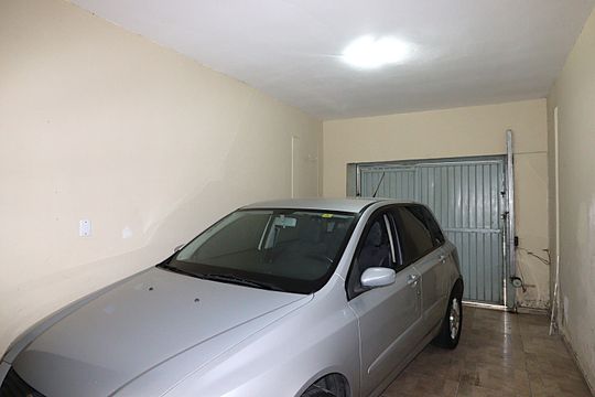 Garagem de casa à venda com 3 quartos, 160m² em Sarandi, Porto Alegre
