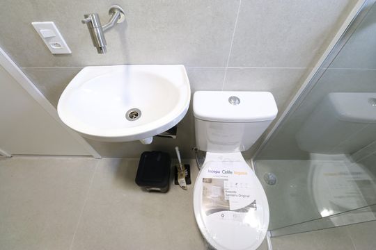 Banheiro de kitnet/studio para alugar com 1 quarto, 22m² em Barra Funda, São Paulo
