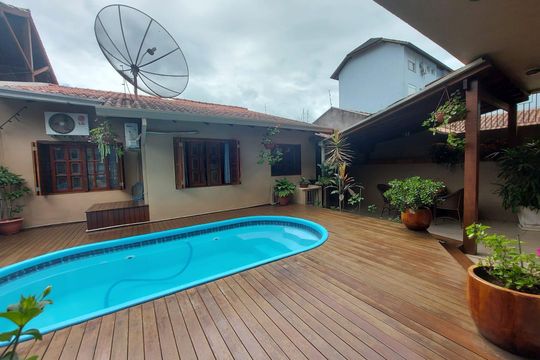 Casa à venda com 3 quartos, 180m² em Vila Nova, Novo Hamburgo