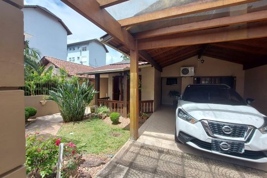 Casa à venda com 3 quartos, 180m² em Vila Nova, Novo Hamburgo