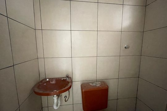 Banheiro de kitnet/studio para alugar com 1 quarto, 30m² em Parque Mirante da Mata, Cotia