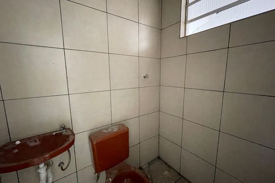 Banheiro de kitnet/studio para alugar com 1 quarto, 30m² em Parque Mirante da Mata, Cotia