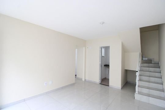Sala de casa de condomínio à venda com 2 quartos, 70m² em Tanque, Rio de Janeiro