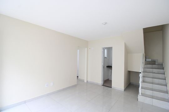 Sala de casa de condomínio à venda com 2 quartos, 70m² em Tanque, Rio de Janeiro