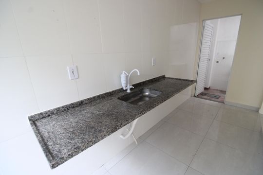 Cozinha de casa de condomínio à venda com 2 quartos, 70m² em Tanque, Rio de Janeiro