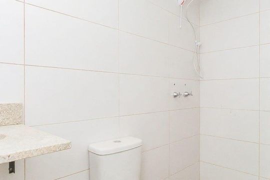 Banheiro de apartamento para alugar com 2 quartos, 60m² em Jardim Sabará, Porto Alegre