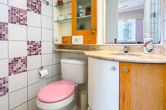 Banheiro 2 de apartamento para alugar com 3 quartos, 64m² em Sarandi, Porto Alegre