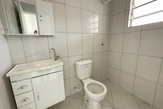 Banheiro de kitnet/studio para alugar com 1 quarto, 30m² em Parque Mirante da Mata, Cotia