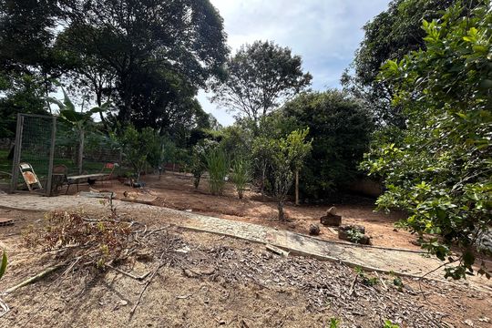 Casa à venda com 3 quartos, 599m² em Tupã, Contagem