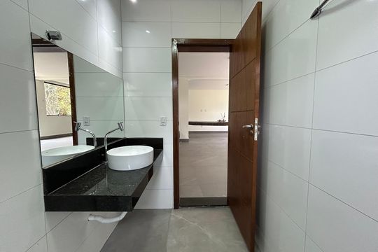 Casa à venda com 3 quartos, 599m² em Tupã, Contagem