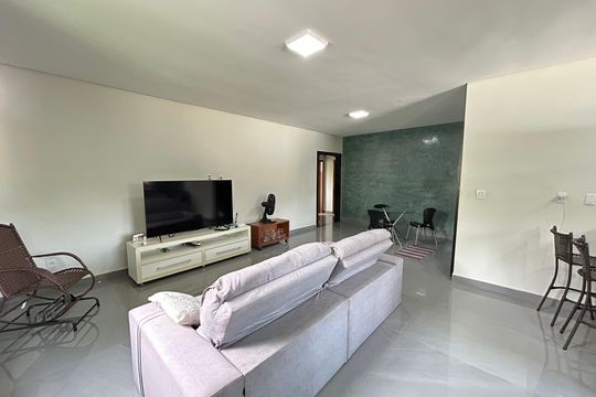 Casa à venda com 3 quartos, 599m² em Tupã, Contagem