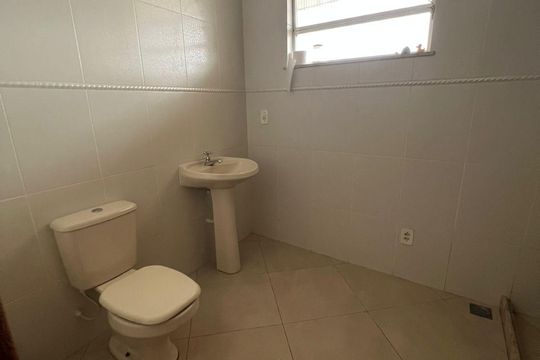 Banheiro de casa à venda com 3 quartos, 300m² em Fonseca, Niterói