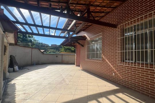 Área externa de casa à venda com 3 quartos, 300m² em Fonseca, Niterói