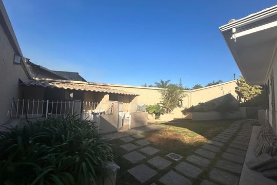 Casa à venda com 4 quartos, 548m² em Garças, Belo Horizonte