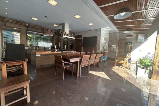 Casa à venda com 4 quartos, 548m² em Garças, Belo Horizonte