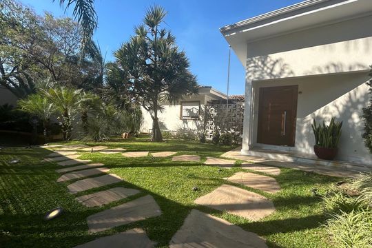 Casa à venda com 4 quartos, 548m² em Garças, Belo Horizonte