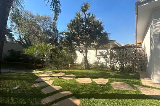 Casa à venda com 4 quartos, 548m² em Garças, Belo Horizonte