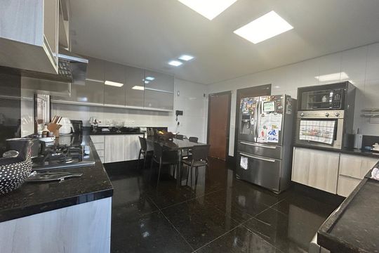 Casa à venda com 4 quartos, 548m² em Garças, Belo Horizonte