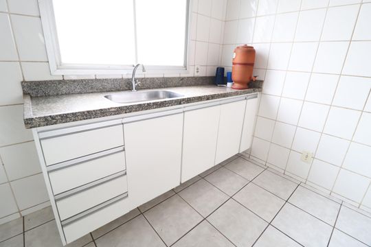 Cozinha de apartamento para alugar com 3 quartos, 73m² em Santa Maria, Uberlândia