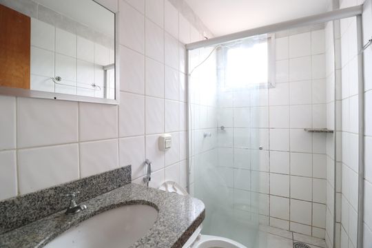 Banheiro Social de apartamento para alugar com 3 quartos, 73m² em Santa Maria, Uberlândia