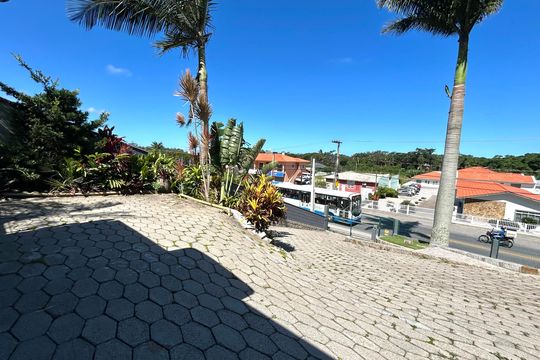 Garagem de casa para alugar com 3 quartos, 145m² em Armação, Florianópolis