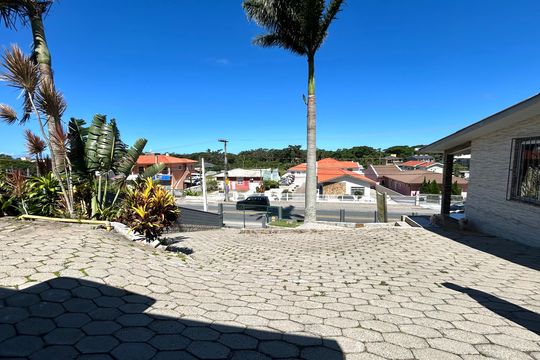 Garagem de casa para alugar com 3 quartos, 145m² em Armação, Florianópolis