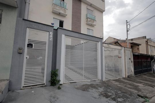 Fachada de apartamento para alugar com 2 quartos, 50m² em Jardim Santo Antônio, Santo André