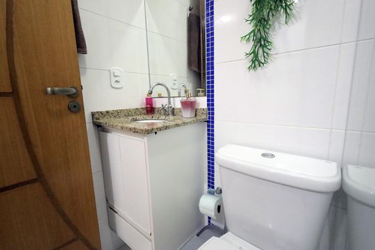 Banheiro de apartamento para alugar com 2 quartos, 50m² em Jardim Santo Antônio, Santo André