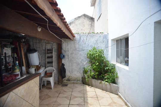 Quintal de casa à venda com 2 quartos, 105m² em Parque Oratório, Santo André
